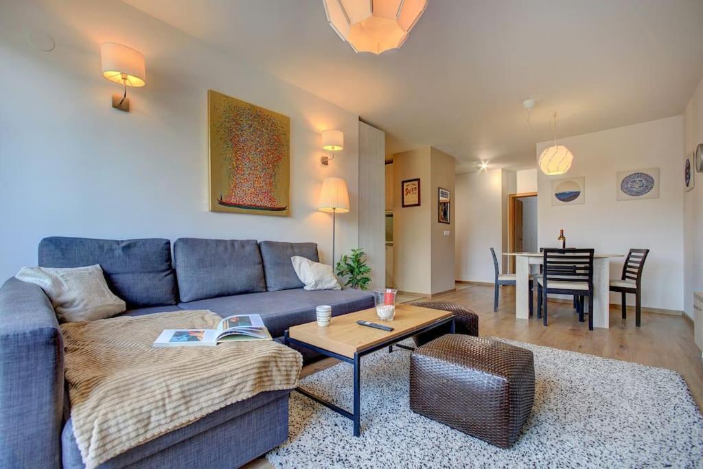 Spacious Home Office With Secure Garage In Sofia Eksteriør billede