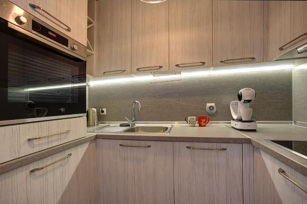 Spacious Home Office With Secure Garage In Sofia Eksteriør billede